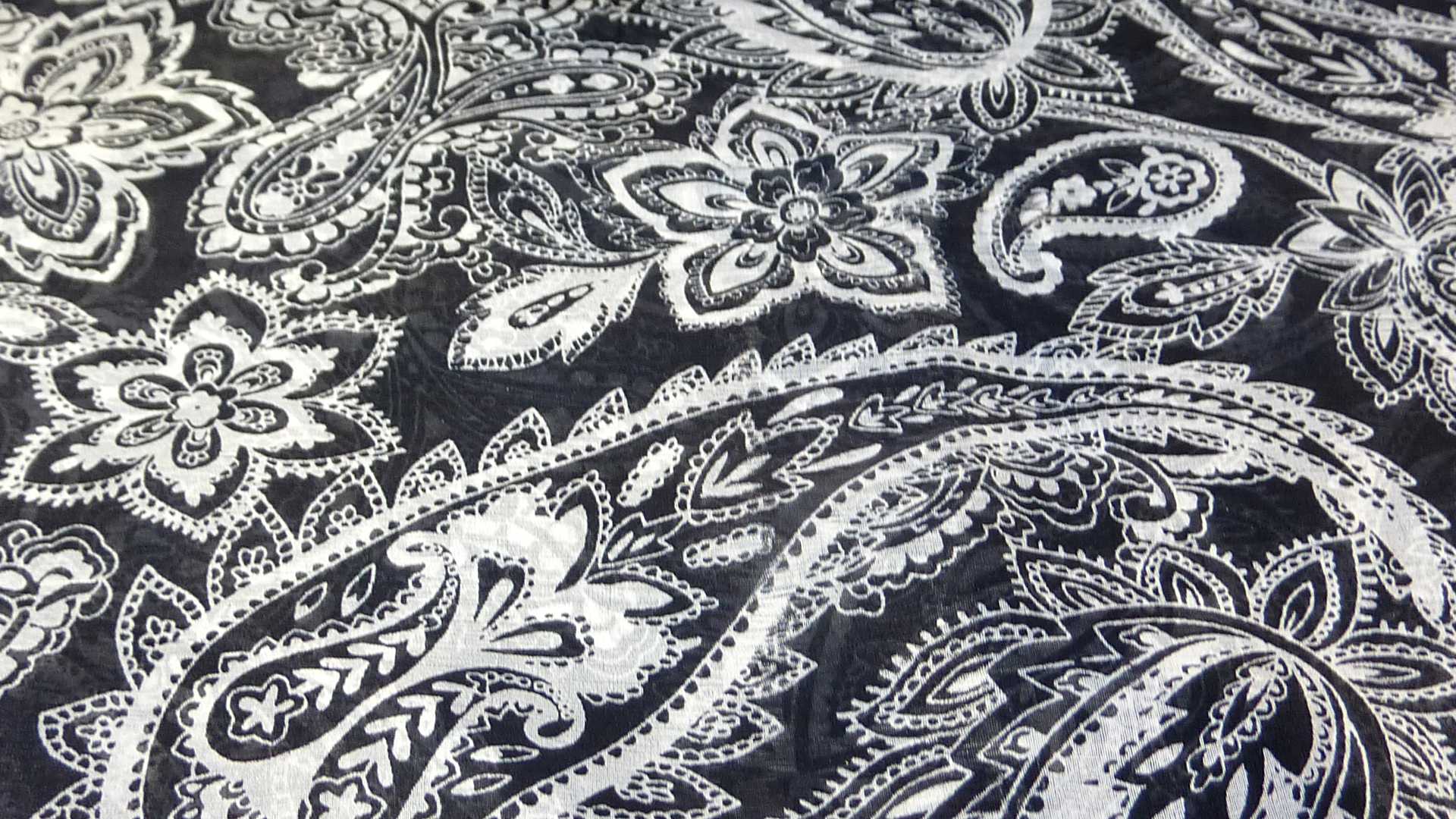 Sciarpa Quadrata Contemporary Seta di Gelso Kangri Red da Pashmina & Silk