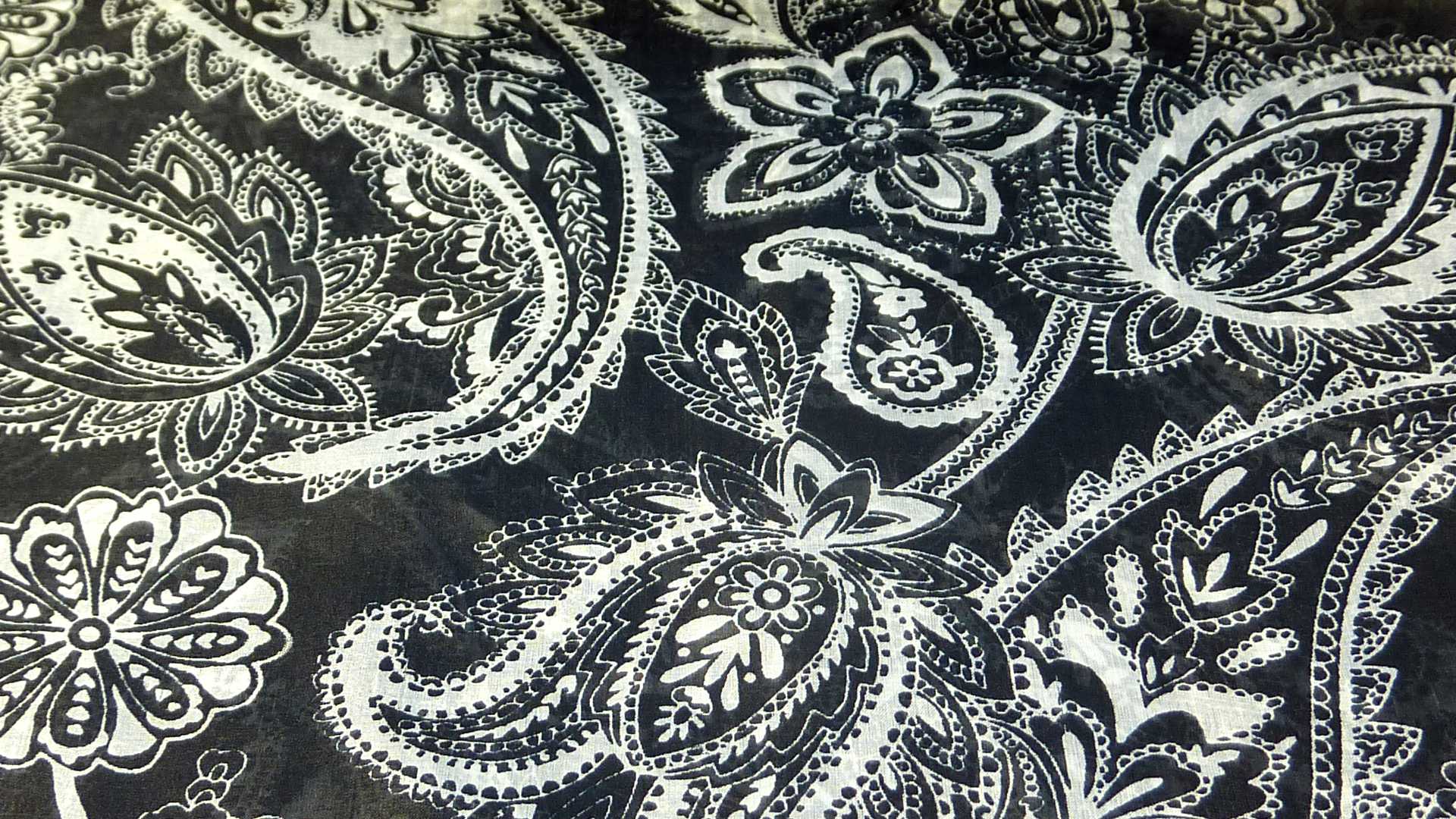 Sciarpa Quadrata Contemporary Seta di Gelso Kangri Coral da Pashmina & Silk