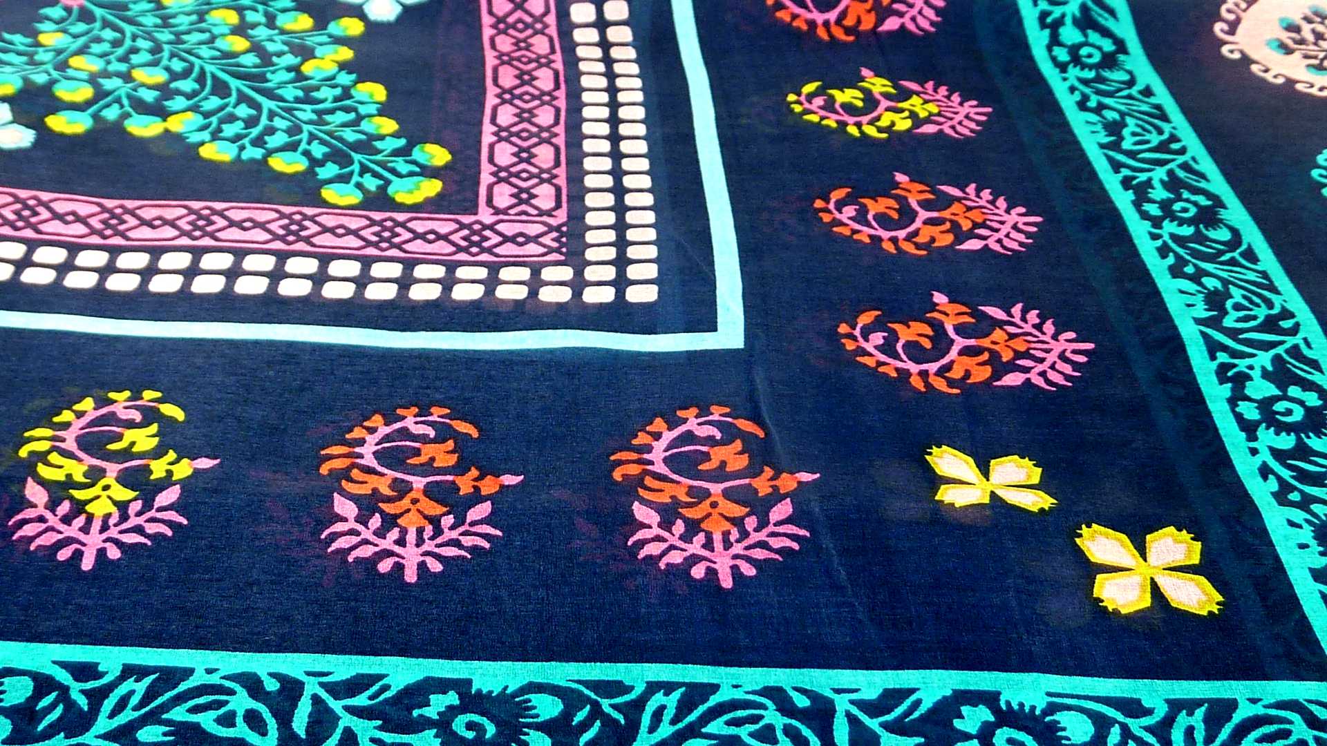 Sciarpa Quadrata Contemporary Seta di Gelso Nanda Aqua da Pashmina & Silk