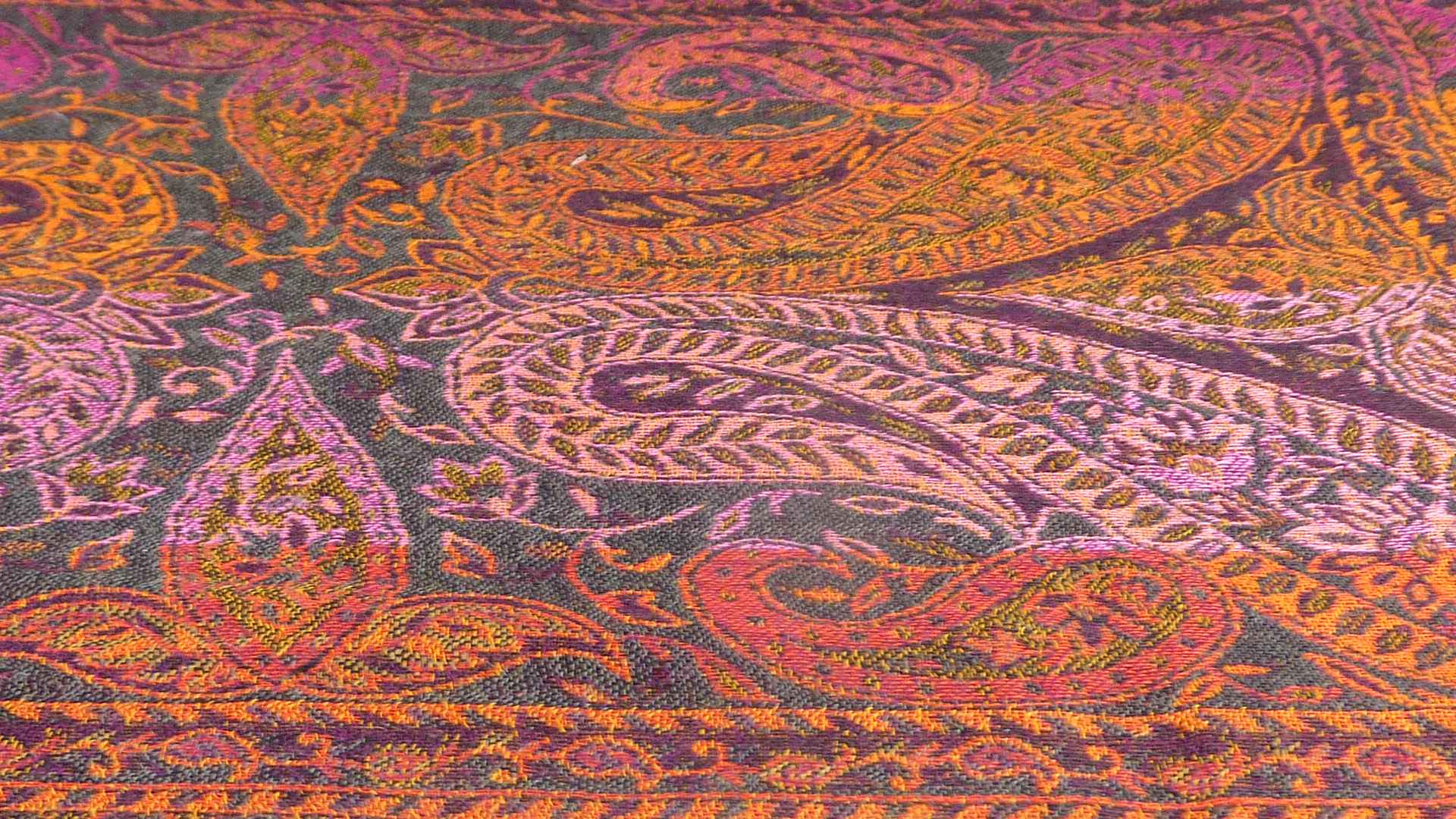 Muffler Scarf 4353 in Fine Pashmina Wool from the Heritage Range by Pashmina & Silk